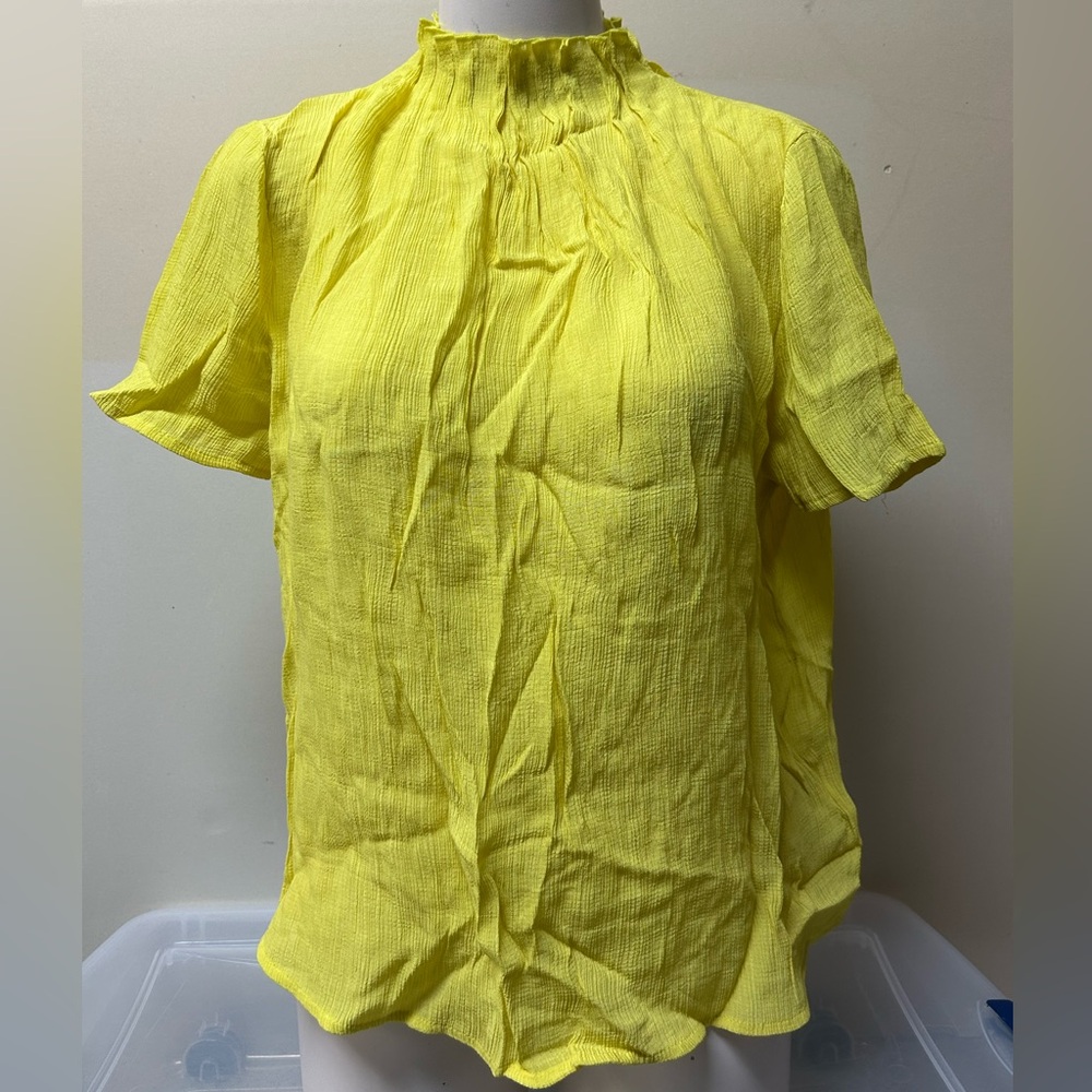 2/$20❤️- SHIRT | Women’s Amaryllis shirt size medium